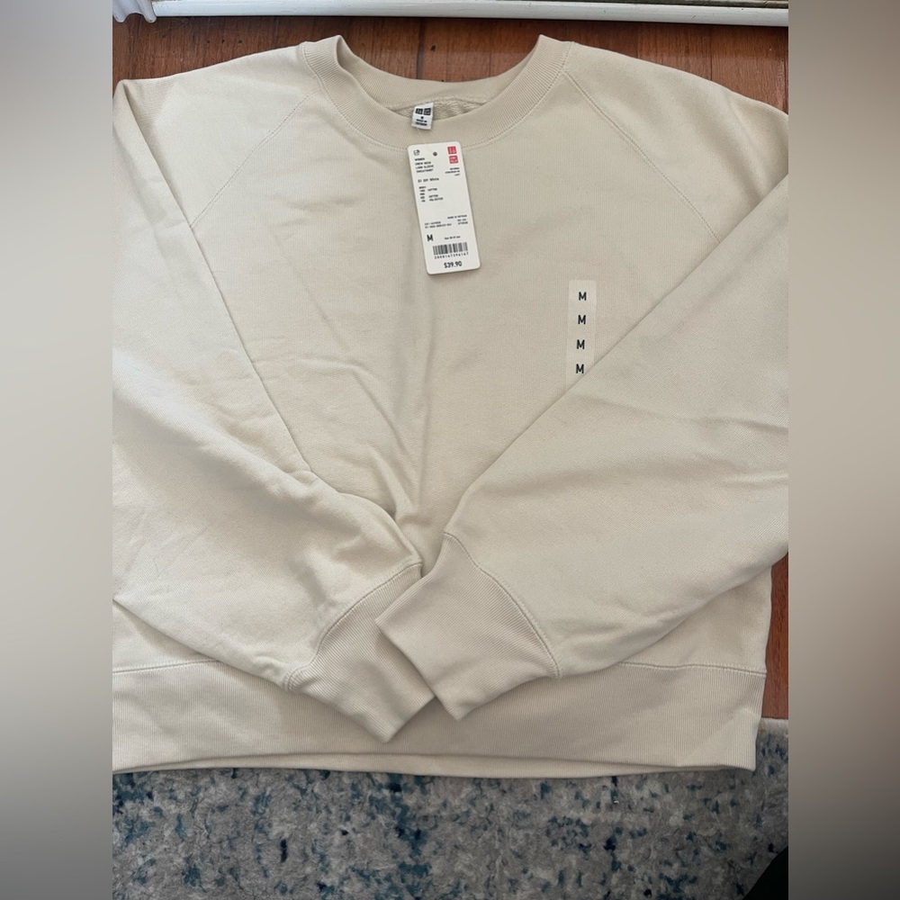 UNIQLO new with tags crewneck